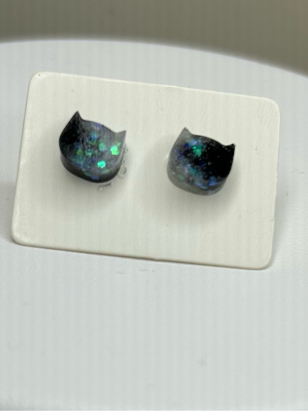 Cat Shaped Glitter Stud Earrings in Black and White